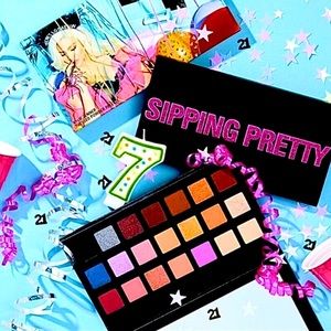 🥂 Kylie Jenner Sipping Pretty Palette 💕